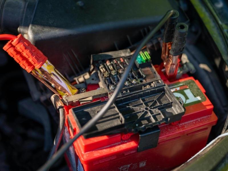 Baterías de coche: AGM, EFB, plomo-ácido y litio (Guía 2025)